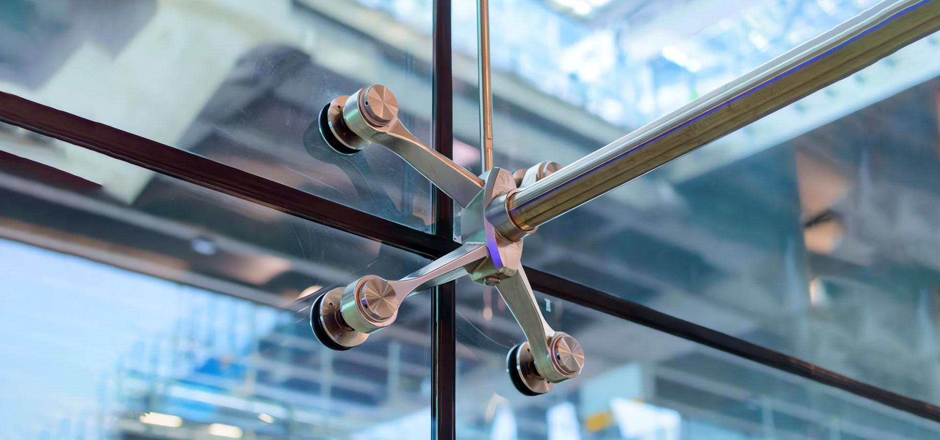 Aquitectura interior en acero y vidrio