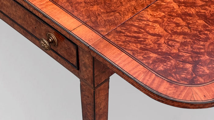 Mueble con chapa de amboyna