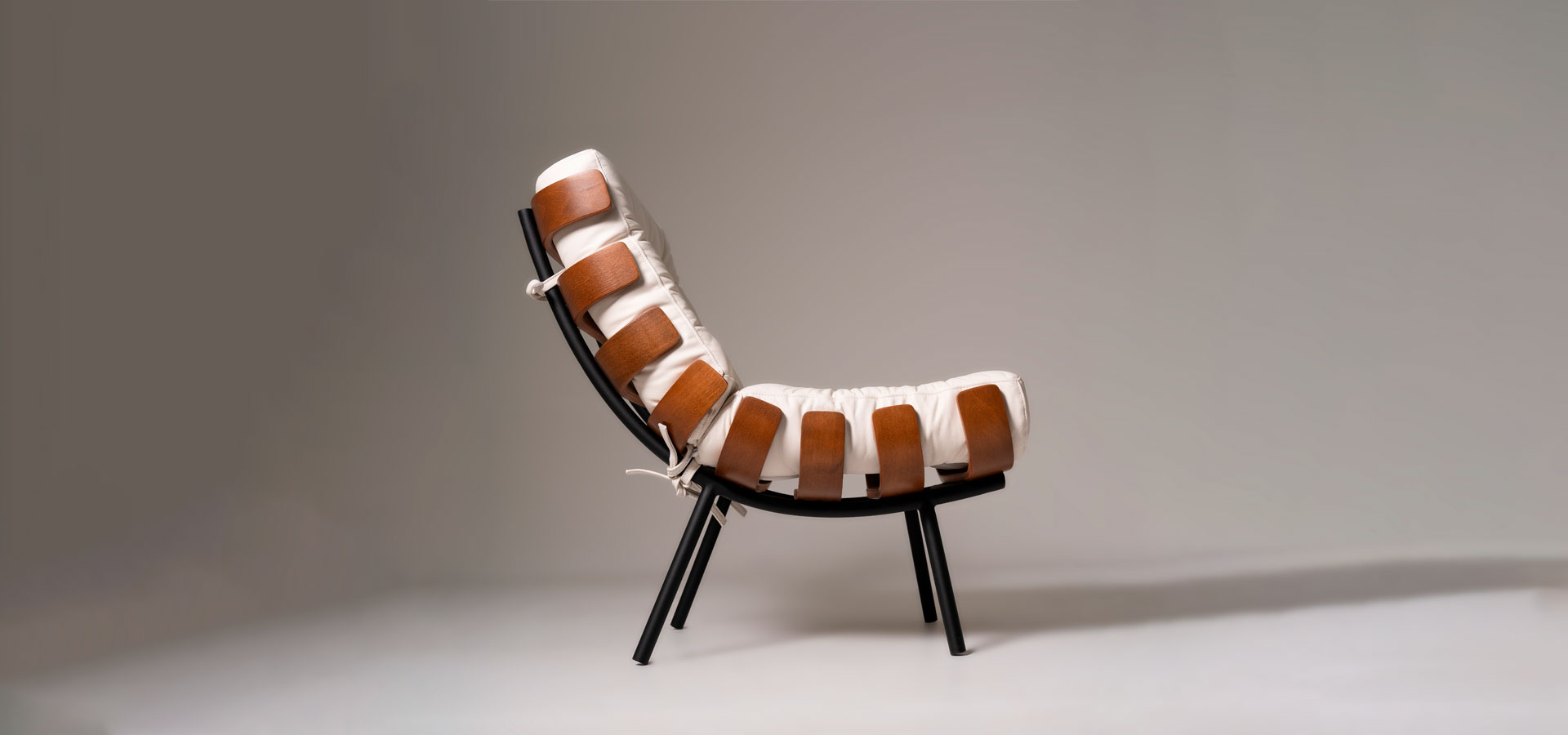 Poltrona tapizada de estilo contemporaneo