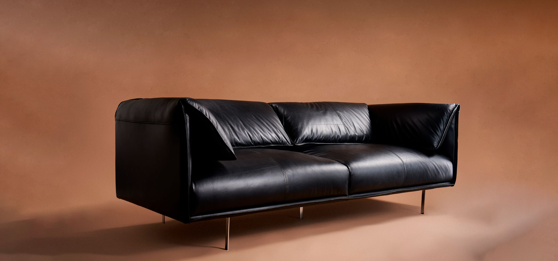 Sofá en cuero negro